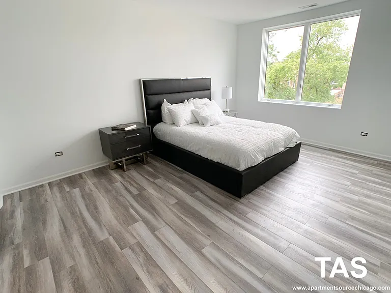 2535 W Fullerton Ave #303 — Photo 11