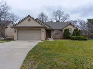 11726 Roselinda Dr, Livonia, MI 48150