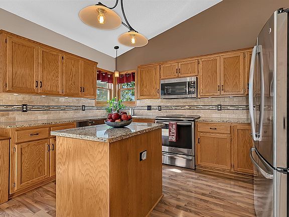 4th image of 15410 Danbury Ave W