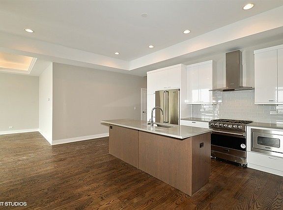 4th image of 469 N Paulina St #402