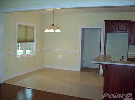 5th image of 111 Myrtlewood Dr
