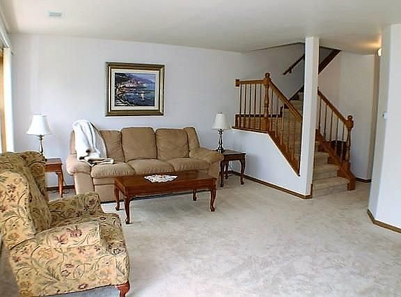 5th image of 1371 Hampshire Ct