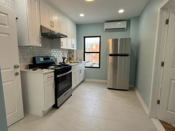 2410 McDonald Ave Floor 2, Brooklyn, NY 11223