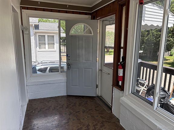 5th image of 926 Kentucky Ct