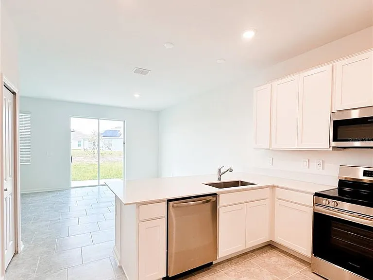 2768 Pierr St — Photo 4