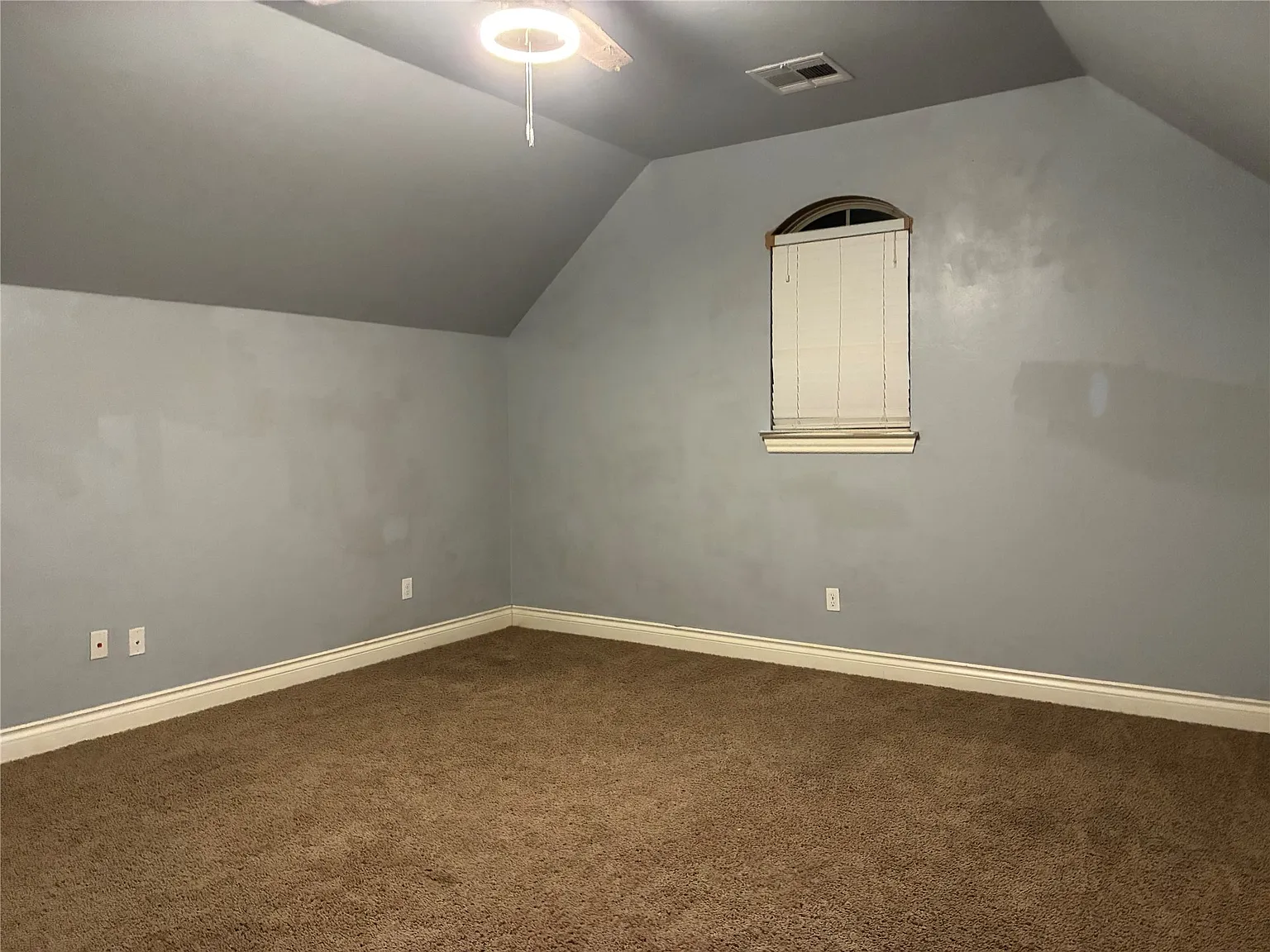 4 bed, 2.5 bath, 2072 sqft, $850 — Photo 3