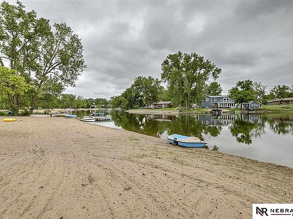 4th image of 4024 Lakeview Dr