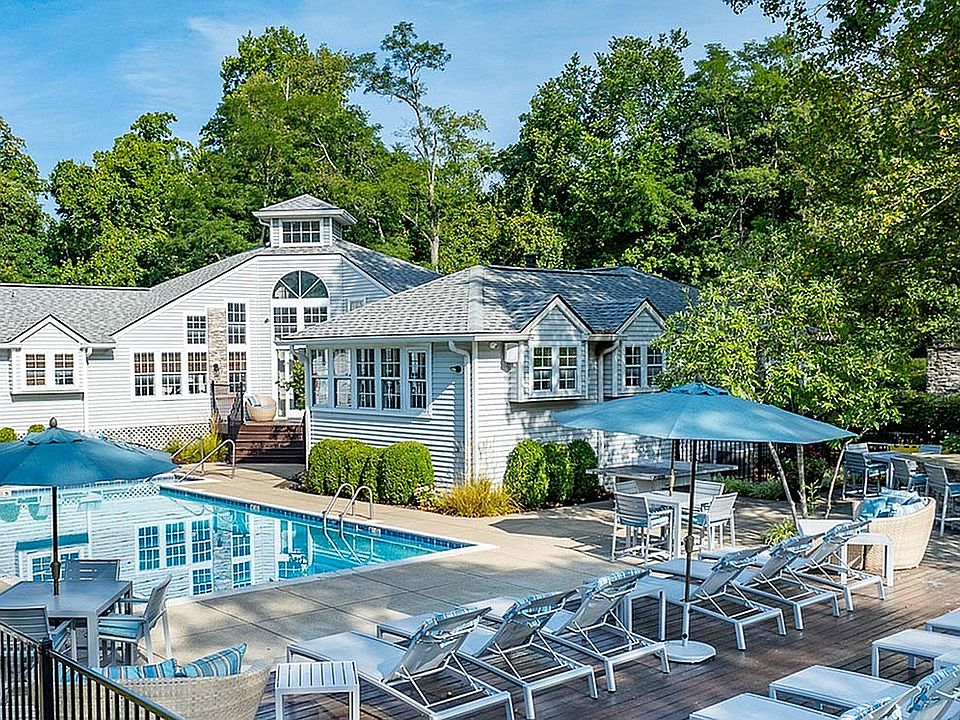 Resort-Style Pool at The Retreat at Stillmeadow Apartments