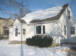 2003 Salisbury Rd, West Bend, WI 53090