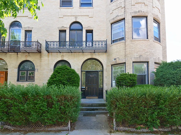 923 Beacon St #2 — Photo 5