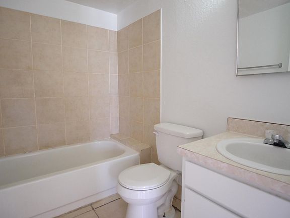 4th image of 2466 N Balboa Ave