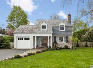 2 Salem Ln, Port Washington, NY 11050