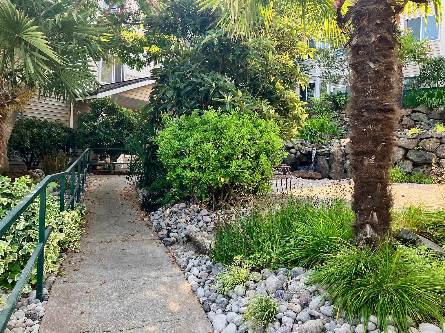 Oasis Apartments — Photo 4