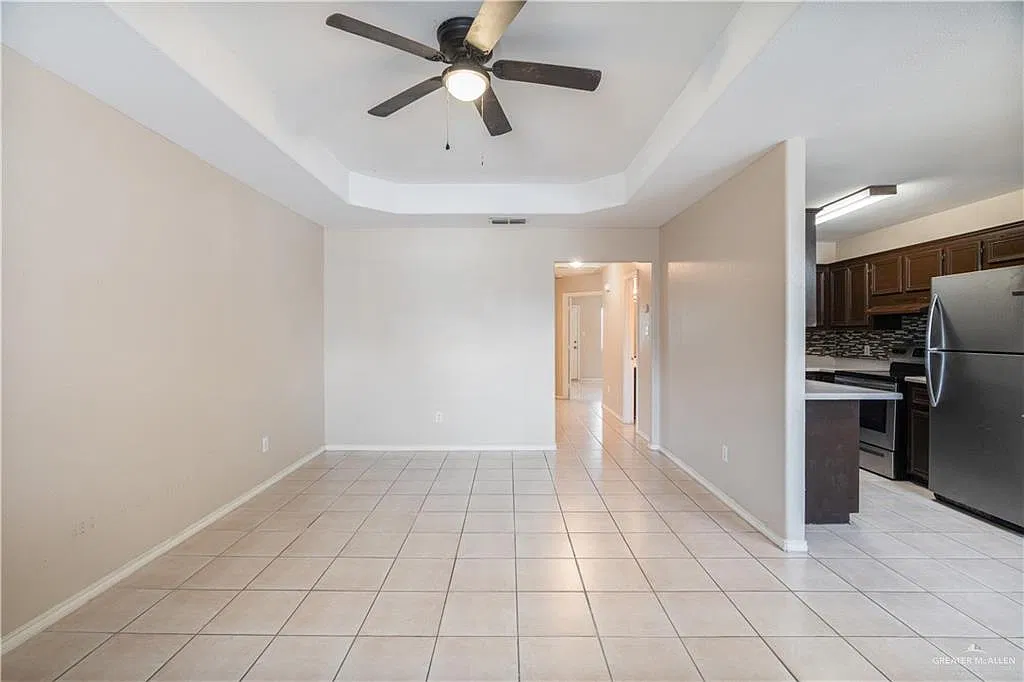 2 bed, 2.0 bath, 935 sqft, $950 — Photo 2