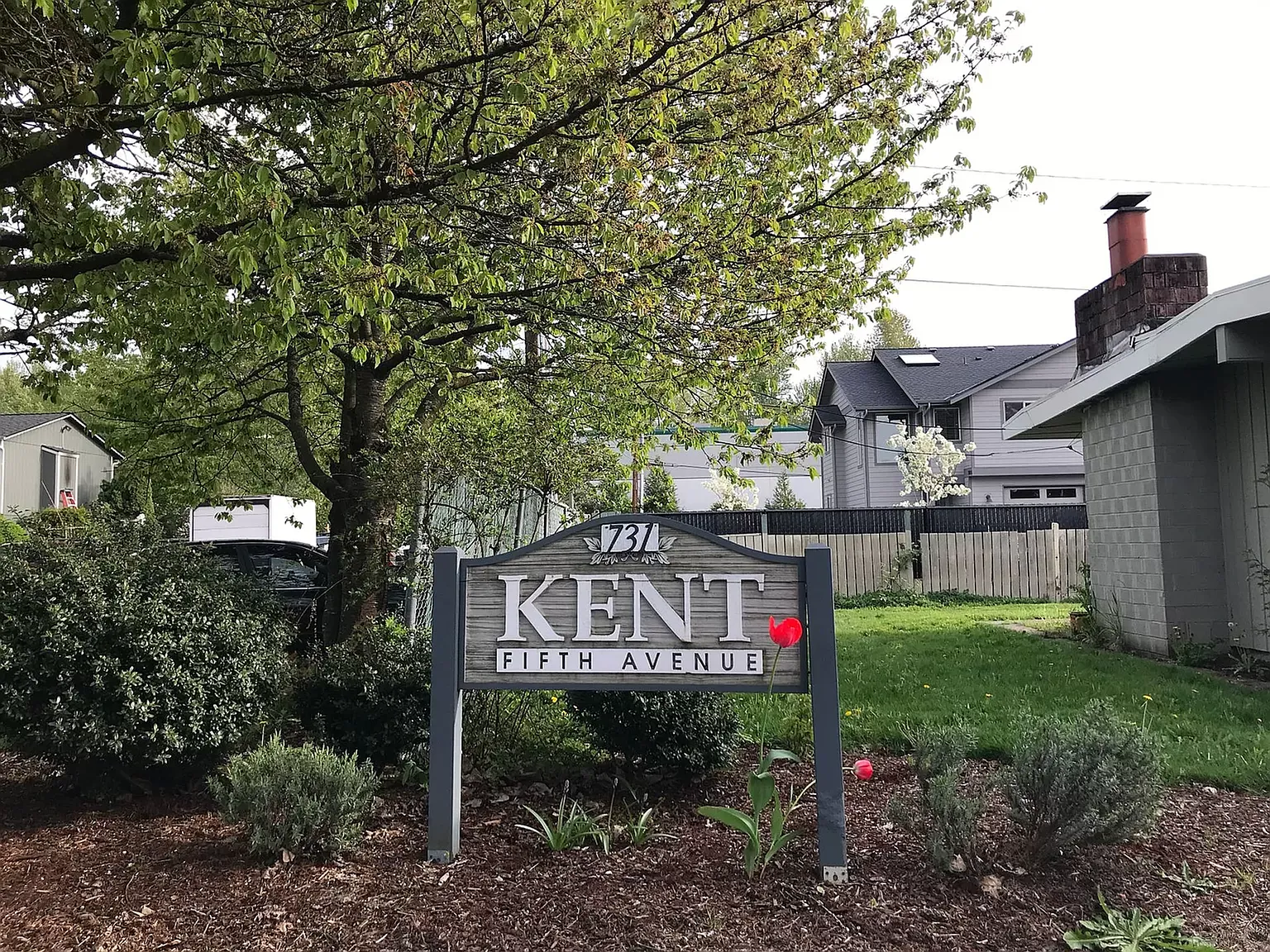 Kent Fifth Avenue Flats — Photo 2
