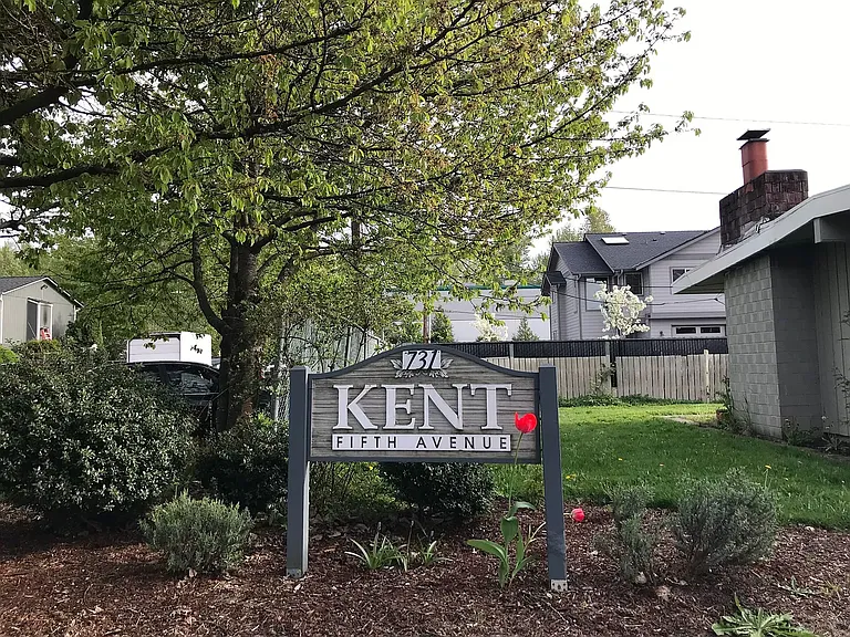Kent Fifth Avenue Flats — Photo 2