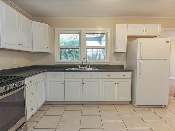 3rd image of 325 Norwood Dr