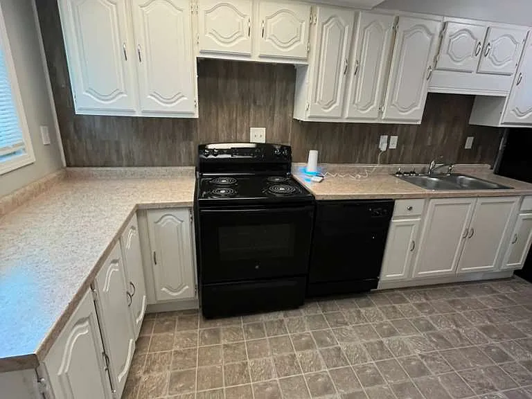 10300 Dudley Dr — Photo 2
