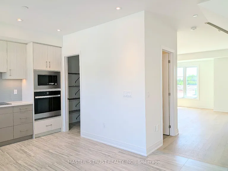 110 Grimsby Ln — Photo 13