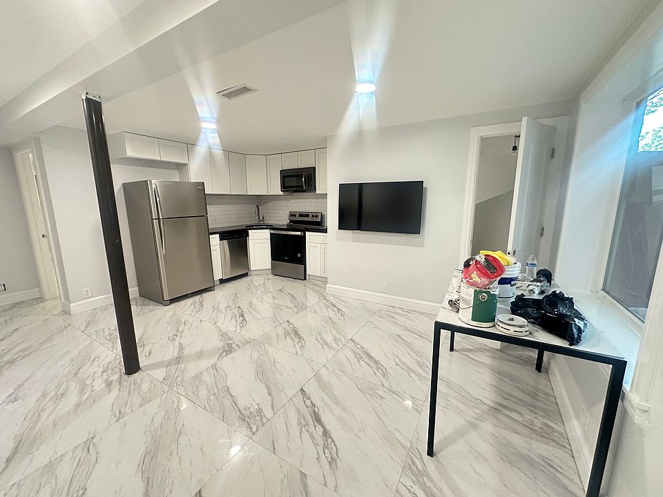 1st image of 122 Greenvale Ave #B