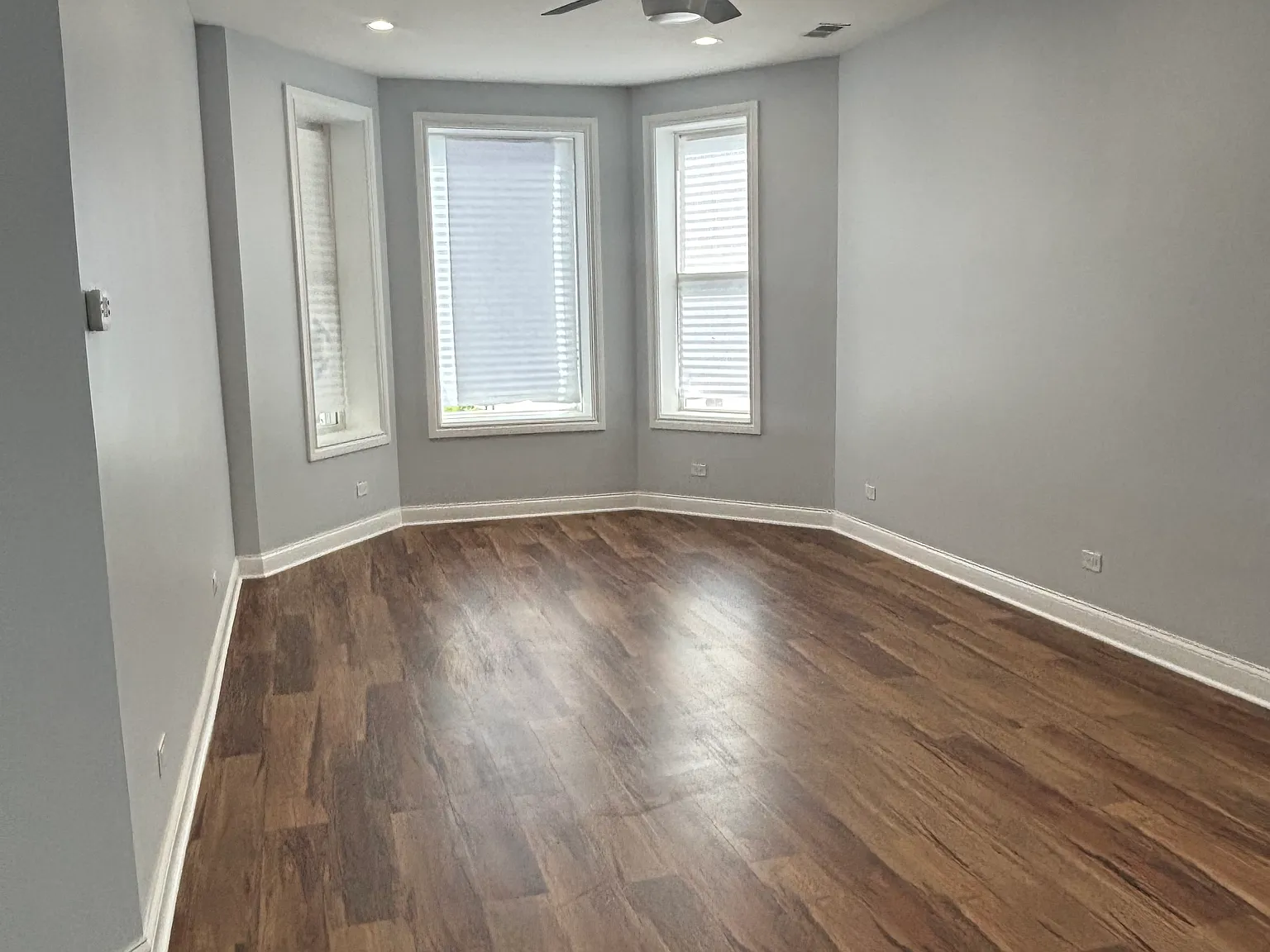 4 bed, $2,500 — Photo 2