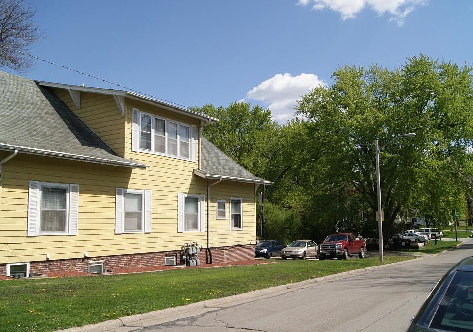 2nd image of 3226 West St Unit 1