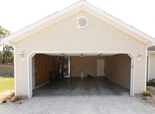 615 9th St, Grandview, IN 47615