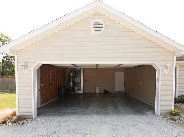 615 9th St, Grandview, IN 47615