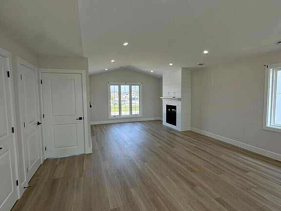 5th image of 97 Kingsbridge Dr