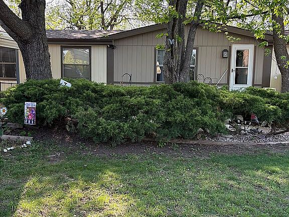 2nd image of 3001 Tuttle Creek Blvd #7