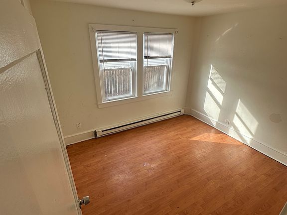 5th image of 166 Regent Ave #1L