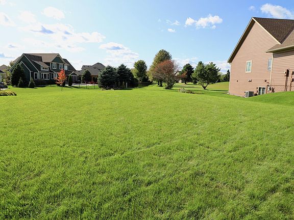 2nd image of 800 Indigo Ln