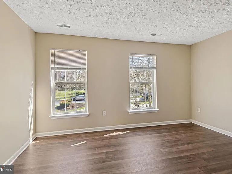 8322 Lyndhurst St — Photo 39