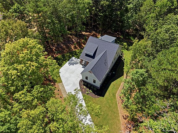 4th image of 106 Armory Ct