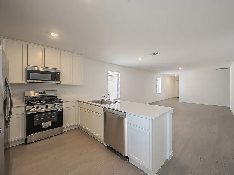 2105 Jesse James Ln — Photo 5
