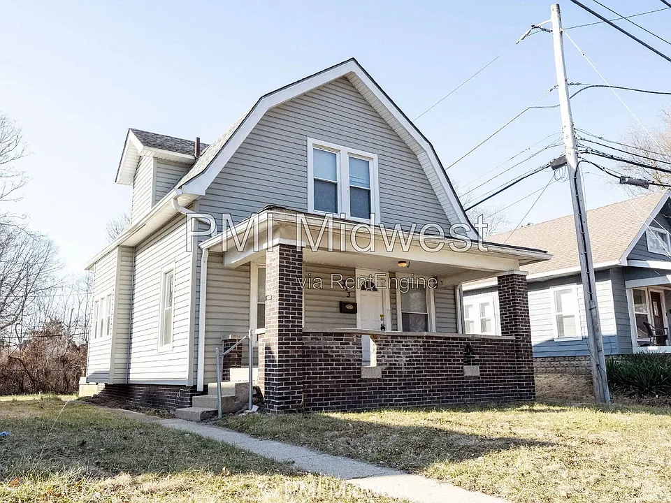 323 W 40th St