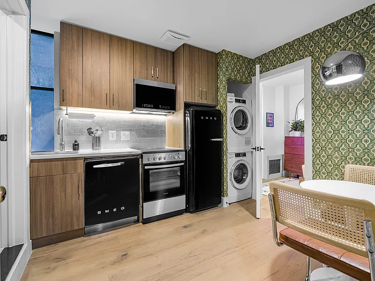236 W 15th St #13 — Photo 1