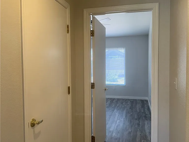 9909 Bundella Dr — Photo 23