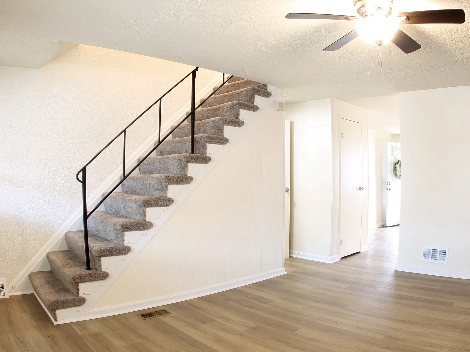 3 bed, 1.5 bath, 1024 sqft, $2,050 — Photo 4
