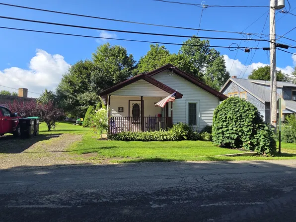 32 Liberty St, Bemus Pt, NY 14712
