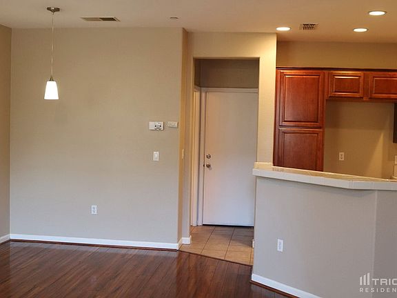 4th image of 202 Dante Cir