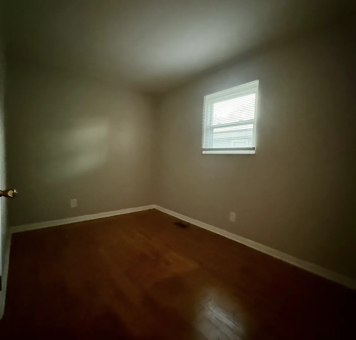3 bed, 1200 sqft, $1,150 — Photo 4