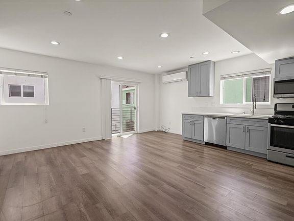 3rd image of 1887 W 20th St #1/2