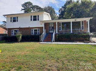 1108 Log Cabin Rd, Charlotte, NC 28213