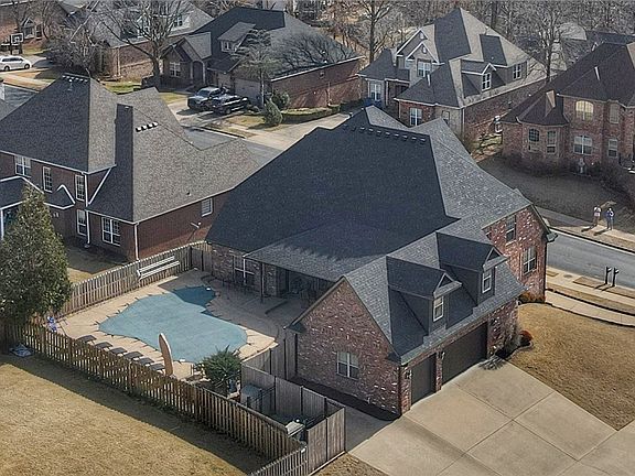 2nd image of 3901 NE Cadbury Ave