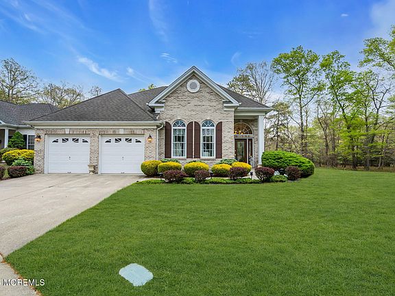 2nd image of 15 Cog Hill Court