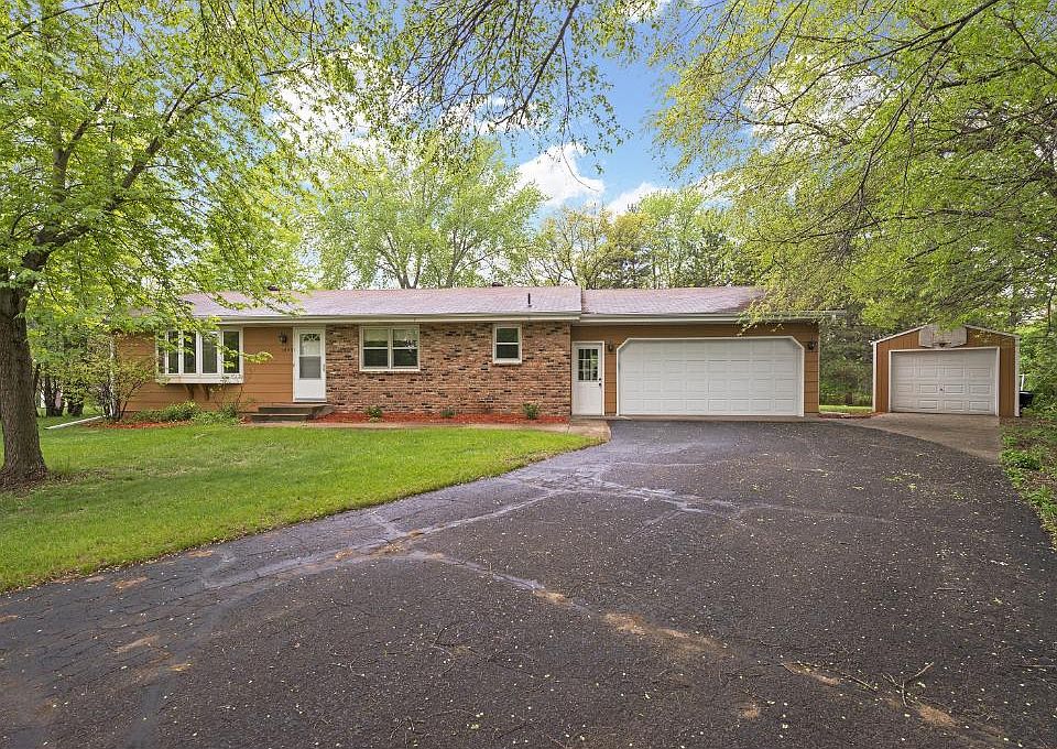 1st image of 1947 Mankato Cir NE