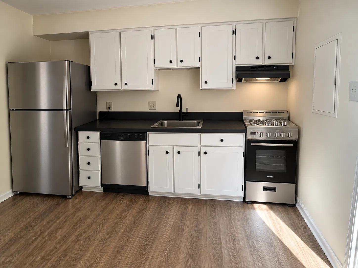 1 bed, $1,585 — Photo 3