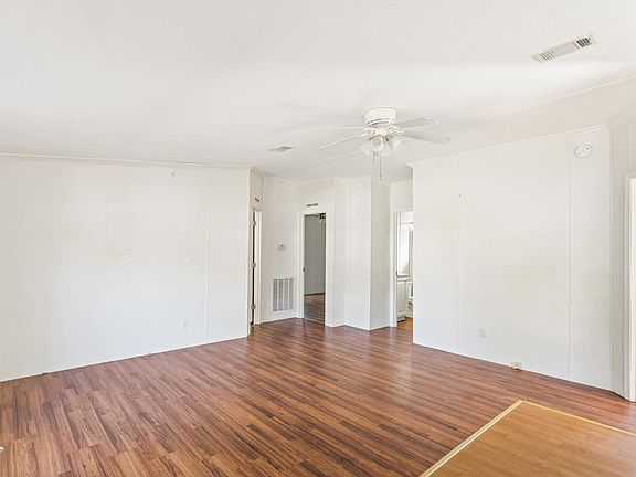 2nd image of 281 Vintage Oak Cir