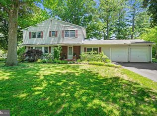 7 Oxford Dr, East Windsor, NJ 08520